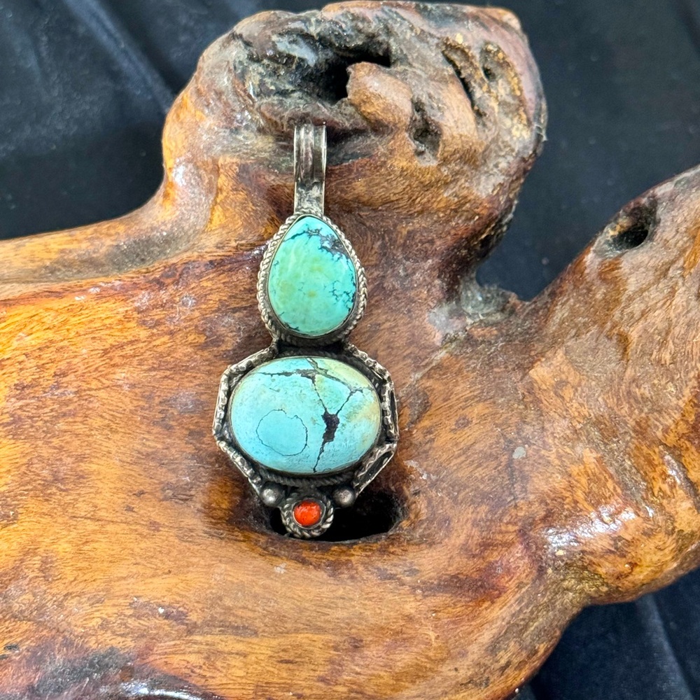 Sterling silver turquoise pendant